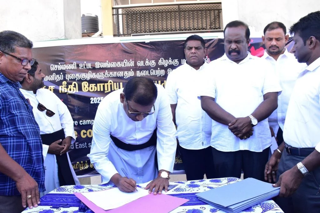மன்னாரில் கையெழுத்து போராட்டம்.