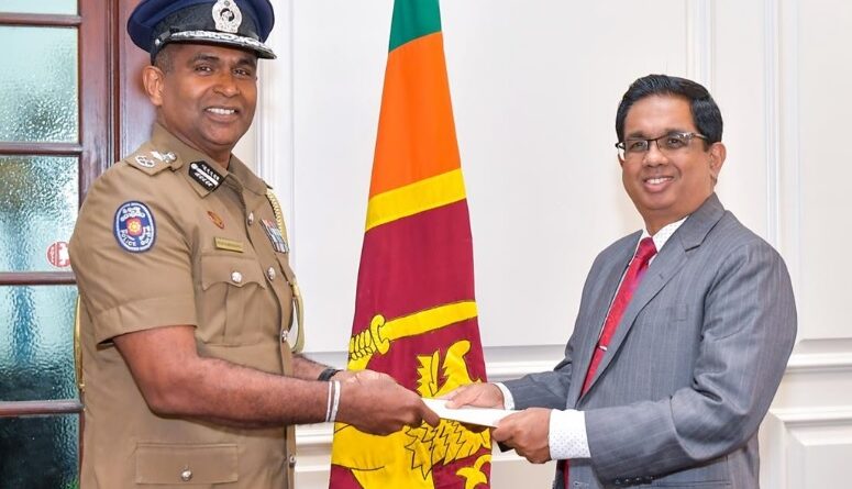 நாட்டின் 37வது பொலிஸ் மா அதிபராக பிரியந்த வீரசூரிய நியமனம் !