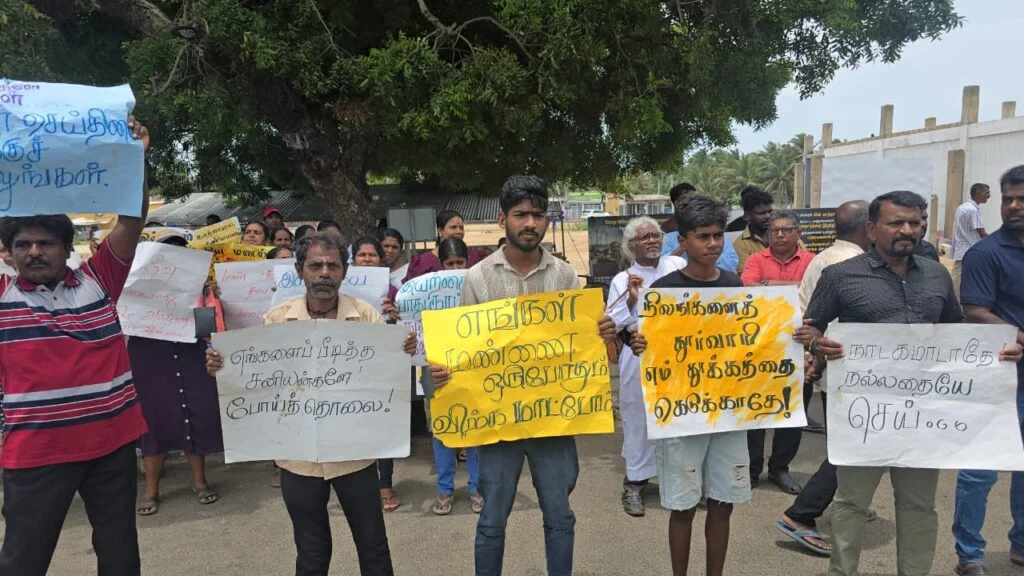 மன்னாரில் 16வது நாளாக தொடரும் போராட்டம்.