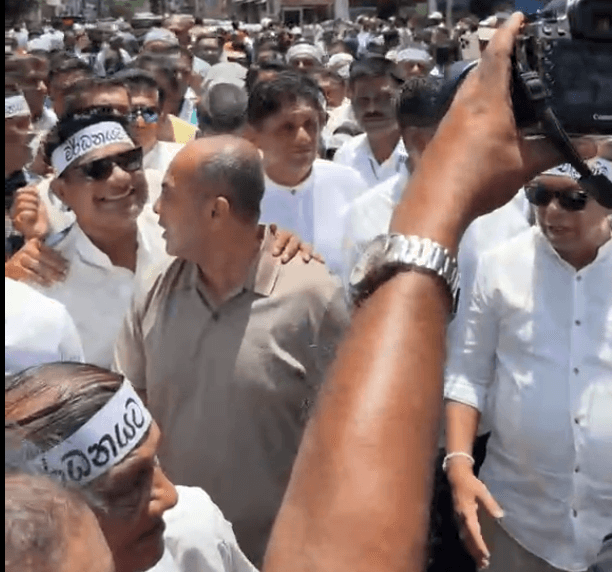 ரணில் வழக்கு நேரத்தில் வருகைதரும் அரசியல்வாதிகள்.