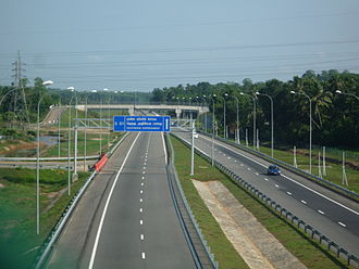 தெற்கு நெடுஞ்சாலையின் ஒரு பகுதியில் விரிசல்.