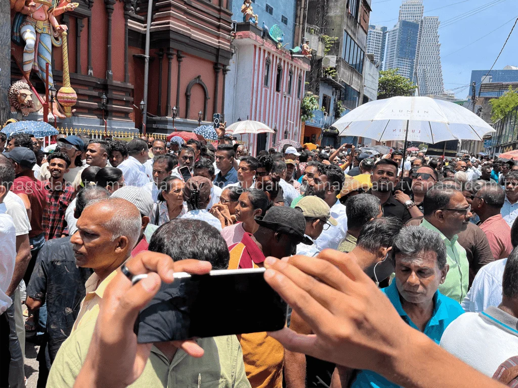 கோட்டை நீதவான் நீதிமன்றத்தில் குவிந்த மக்கள்.