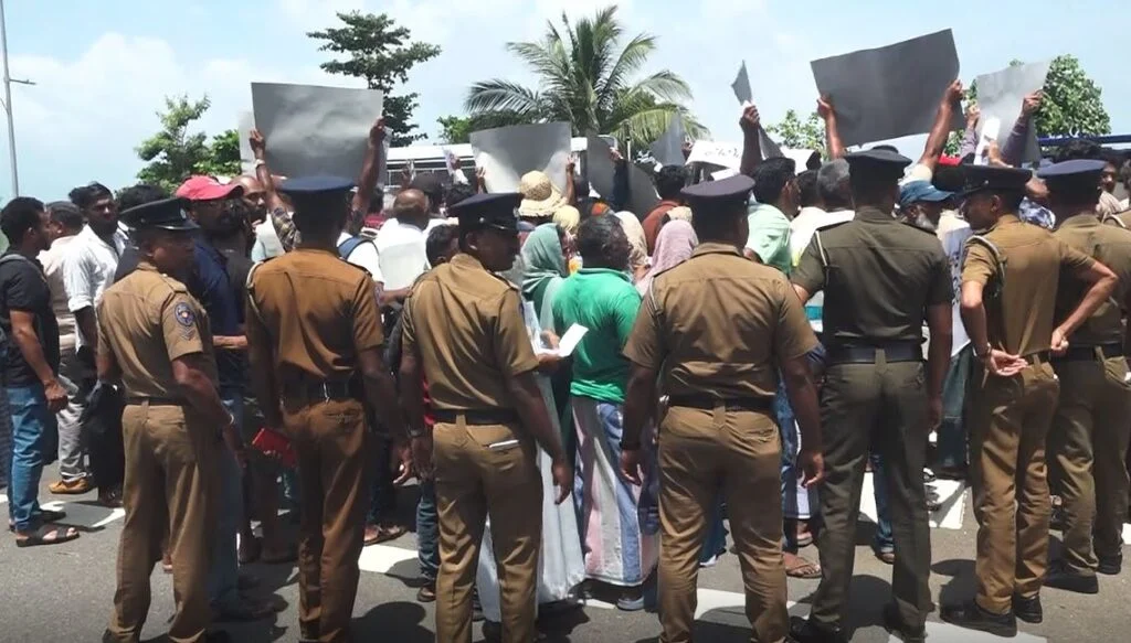 ஜனாதிபதி செயலகம் அருகே போக்குவரத்து தடை.