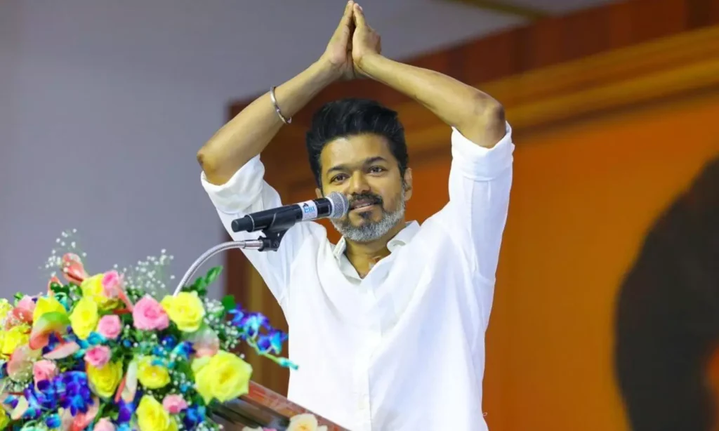 மக்களை சந்திக்கும் த.வெ.க தலைவர் விஜய்.