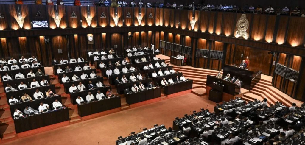 பாதாள நிழல்களில் அரசியல் – அவையில் அதிரவைக்கும் பட்டியல் அறிவிப்பு.