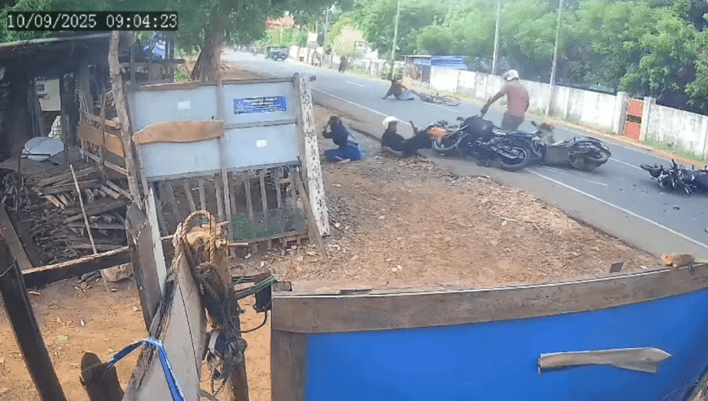 நேருக்கு நேர் மோதிய 4 மோட்டார் சைக்கிள்கள் : யாழில் சம்பவம்