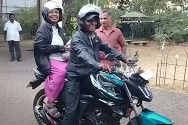 மஹிந்தவை பார்க்கச்  சென்றவருக்கு  பறிபோன வேலை