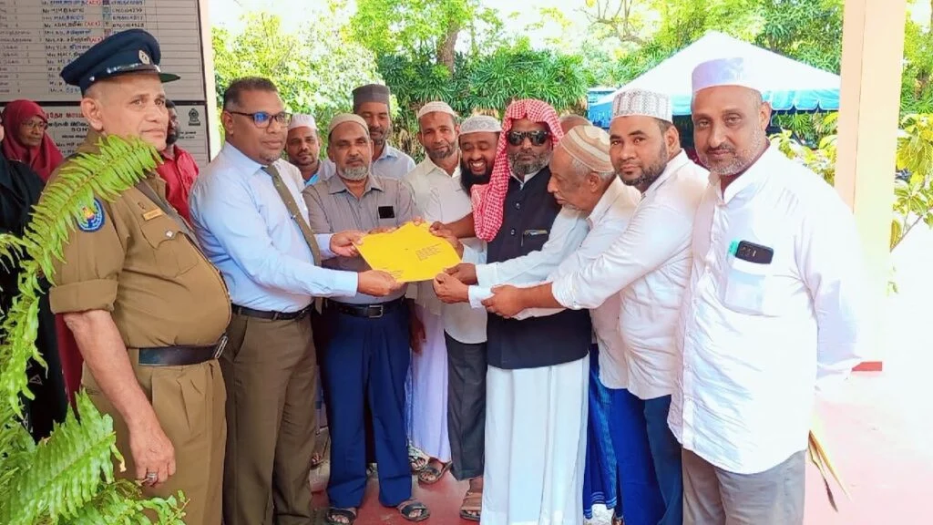 பலஸ்தீன் மக்களுக்காக பிரார்த்தனையில் ஈடுபட்ட சம்மாந்துறை மக்கள்.
