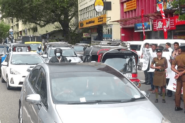 இலங்கை மின்சார சபை அருகில் – கடும் போக்குவரத்து நெரிசல்.
