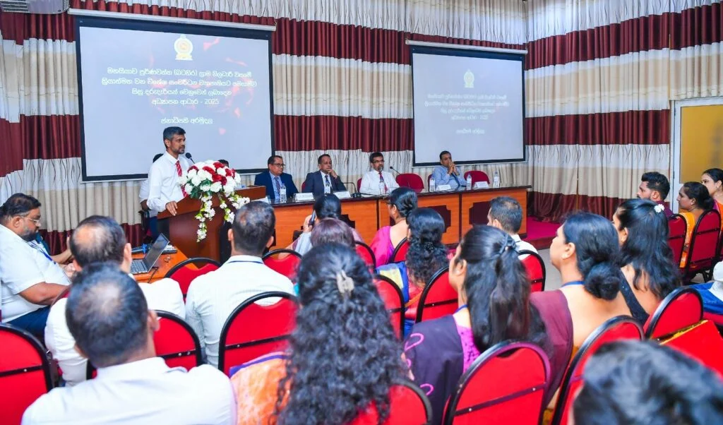 மஹையாவ பிரதேச மாணவர்களுக்கு புலமைப்பரிசில்கள்