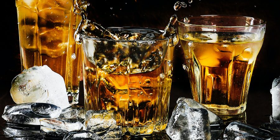ஹட்டனில் மதுபான போத்தல்களுடன் ஒருவர் கைது