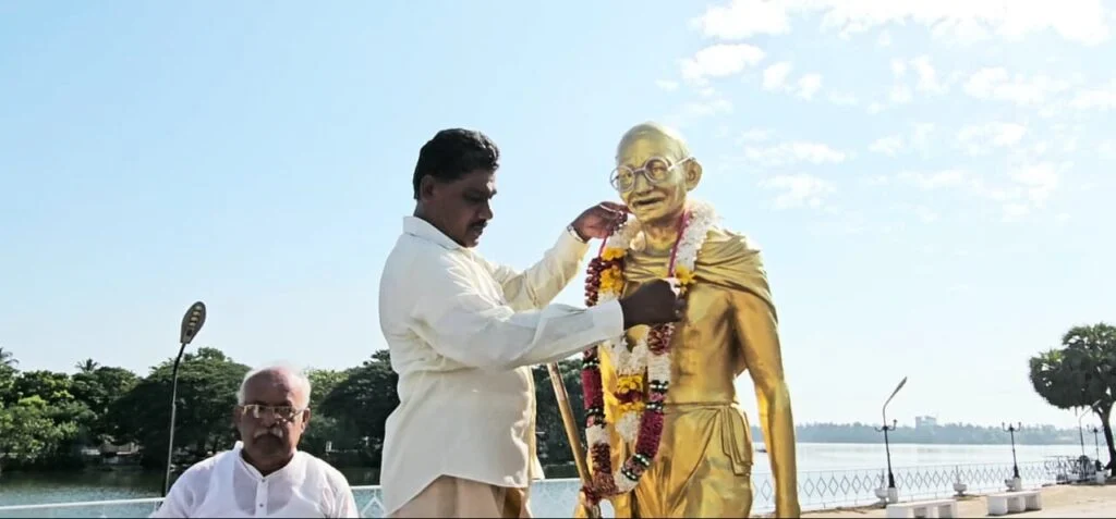 மகாத்மா காந்தி ஜனன தினம் மட்டக்களப்பில் அனுஷ்டிப்பு !