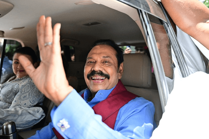 மஹிந்தவின் பாதுகாப்பு வாகனம் கையளிப்பு.