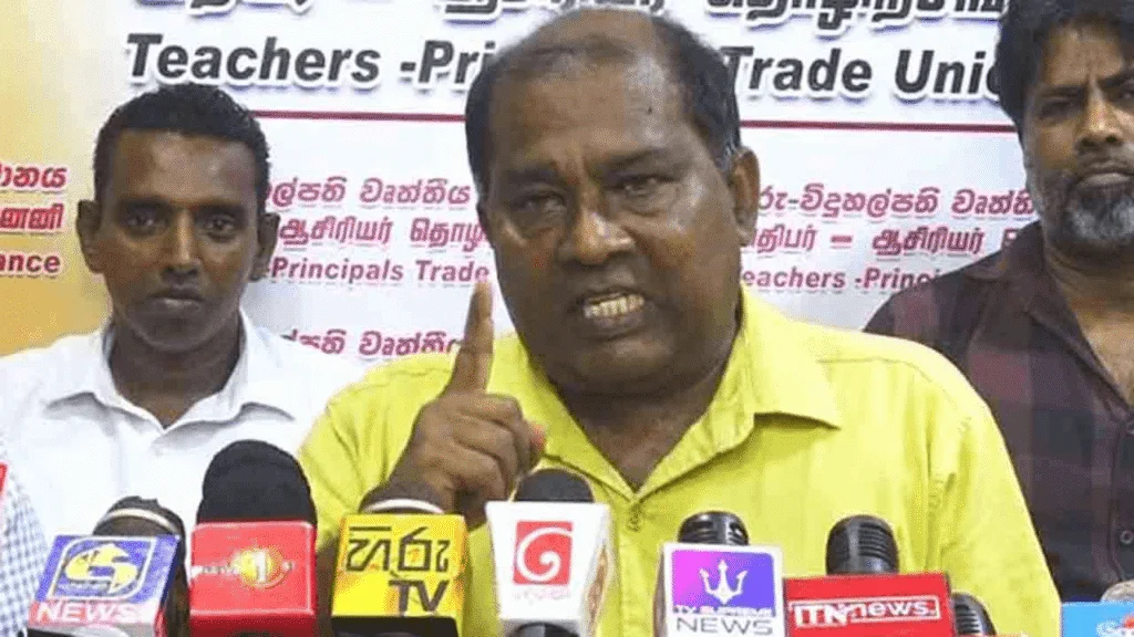 பாடசாலை நேரத் திருத்தம்: ஆசிரியர் – அதிபர்கள் கடும் எதிர்ப்பு.