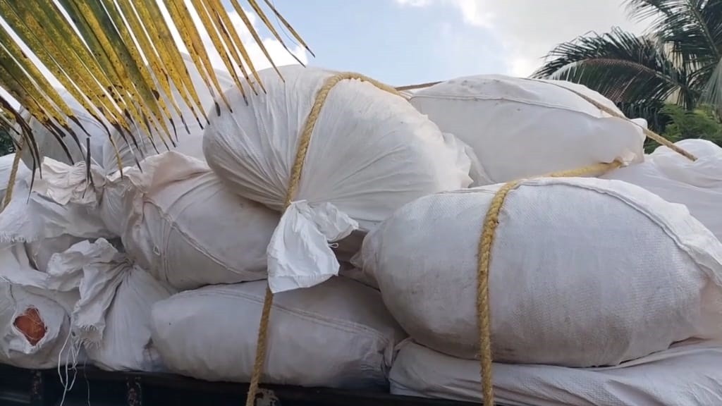 இலங்கைக்கு கடத்த முயன்ற 1200 கிலோ மஞ்சள் மூட்டைகள் பறிமுதல் ! #Video
