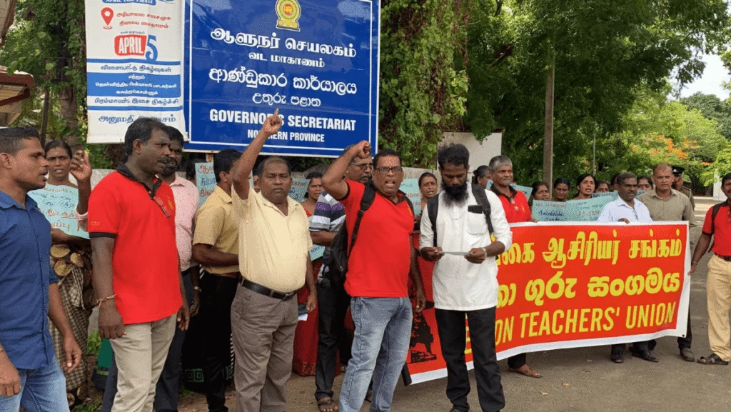 இலங்கை ஆசிரியிர் சங்கம் மூன்றாவது நாளாகவும் போராட்டம் !