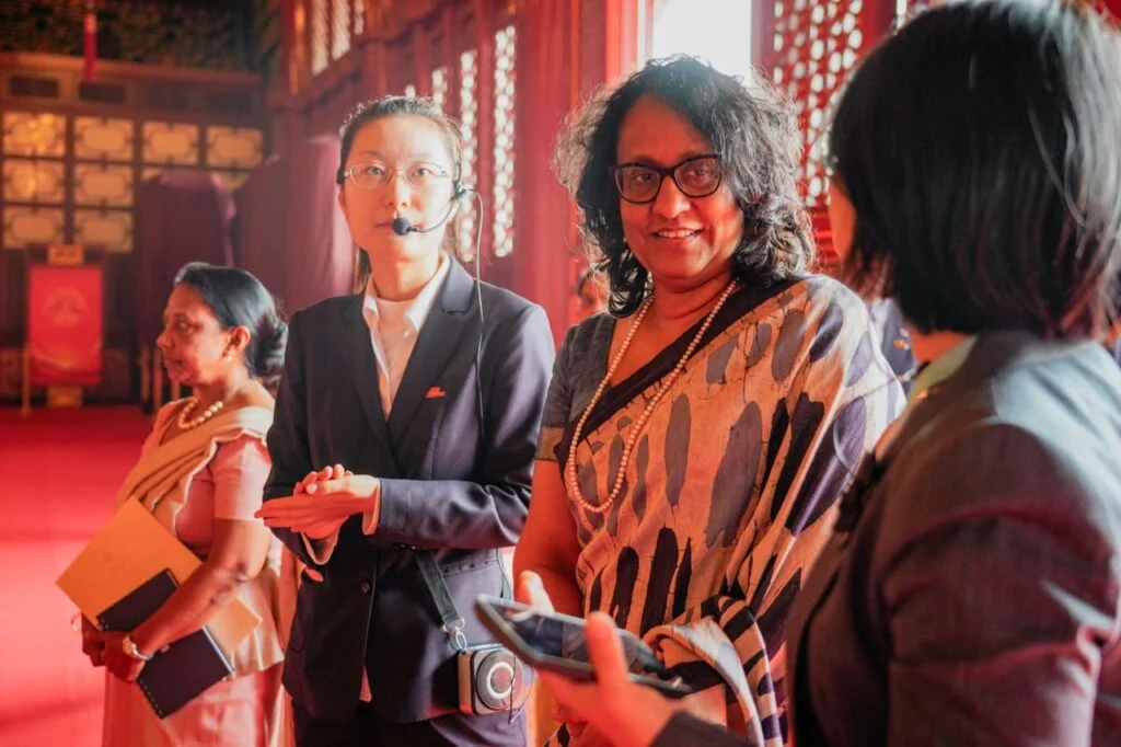 பிரதமர் கலாநிதி ஹரிணி – தியானன்மென் சதுக்கத்தில் அஞ்சலி.