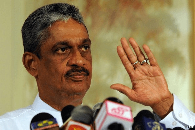 பொன்சேகாவை தாக்கிய மஹிந்தவின் ஊடகப் பேச்சாளர்.