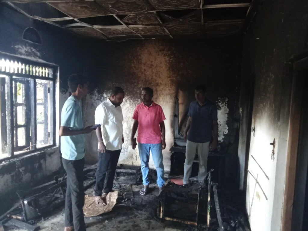 மட்டக்களப்பு  பிரதேச சபை உறுப்பினர் வீடுக்கு தீ வைப்பு