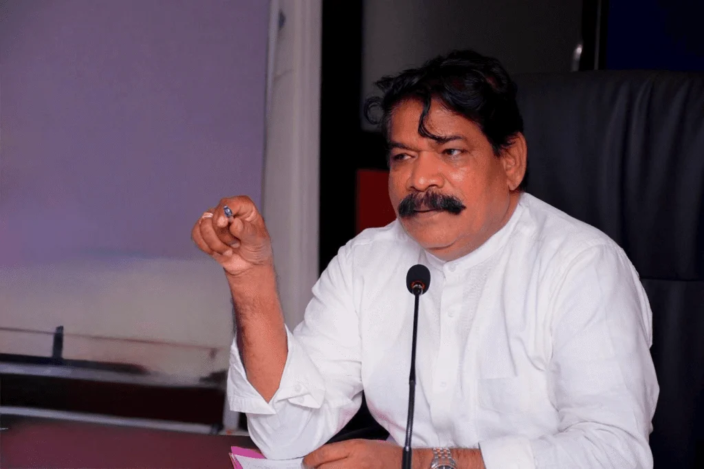 கடல்வளமும் – கடற்றொழிலாளர்களின் பாதுகாப்பதும் அரசின் முதன்மை நோக்கம்.