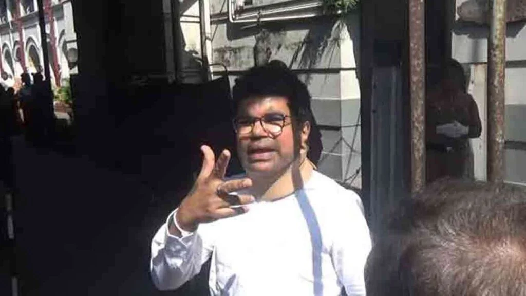 சரணடைய வந்துள்ள துசித ஹல்லொலுவ