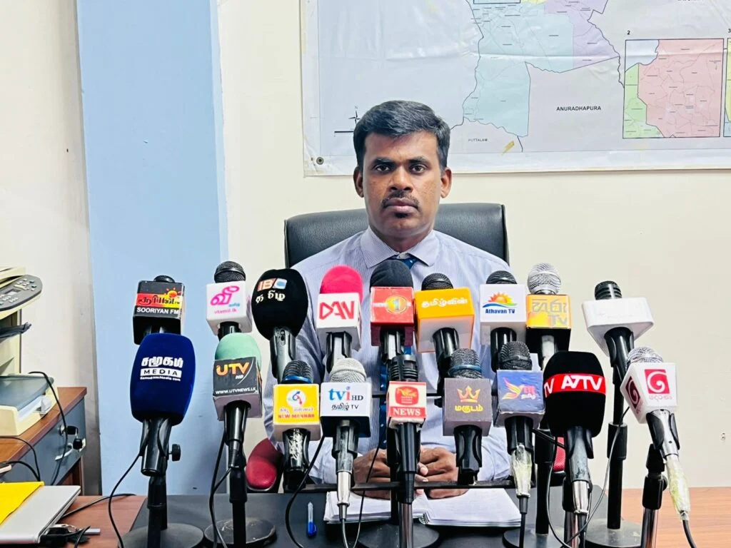வெள்ளத்தில் மூழ்கியா மன்னார் – யாழ்ப்பாணம் வீதி