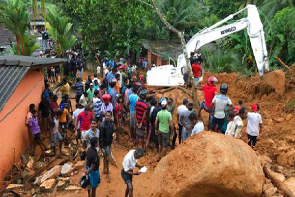 பேராதனையில் மண்சரிவு: 23 இற்கும் மேற்பட்டோர் பலி!