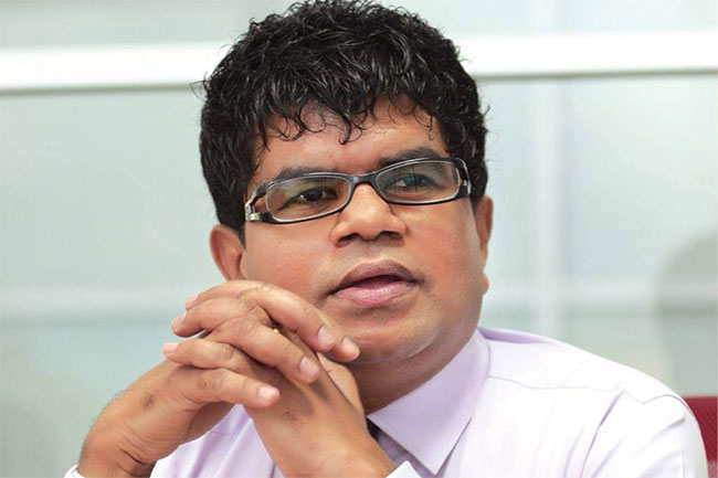 துசித ஹல்லொலுவவிற்கு பிடியாணை உத்தரவு