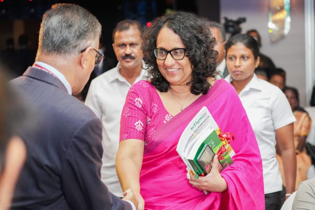 தோட்ட தொழிலாளர்களின் சம்பளத்தை கம்பெனிகளிடம் மீண்டும் உறுதிப்படுத்திய பிரதமர்