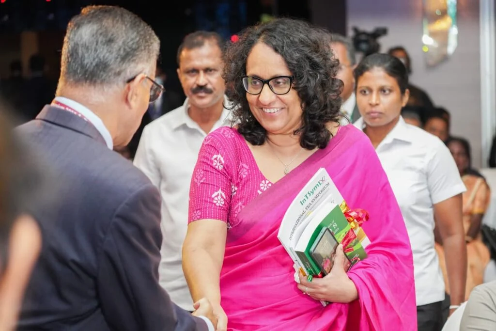 தோட்ட தொழிலாளர்களின் சம்பளத்தை கம்பெனிகளிடம் மீண்டும் உறுதிப்படுத்திய பிரதமர்