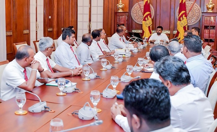 அரச மருத்துவ அதிகாரிகள் சங்கத்தினர் ஜனாதிபதியுடன் சந்திப்பு