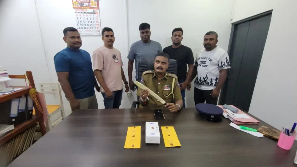 பொலிஸாரை மிரட்டிய நபருக்கு எதிராக பல வழக்குகள் நீதிமன்றில் நிலுவை