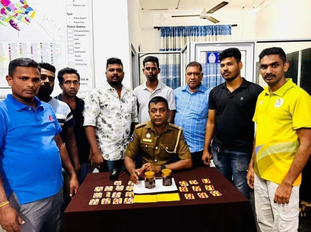 மாசி சம்பலுடன் போதை மாத்திரைகளை கடத்தி வந்த மூவர் யாழில் கைது