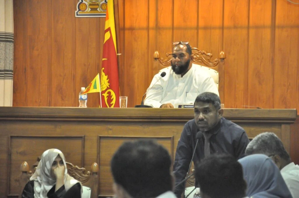 நிந்தவூர் பிரதேச சபையின் தவிசாளர் பதவி  நீக்கம்