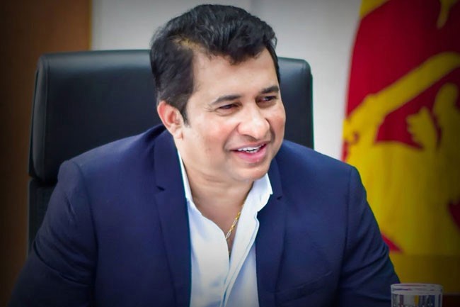 இலஞ்ச ஊழல் ஆணைக்குழுவில் முன்னாள் அமைச்சர் ரொஷான் ஆஜர்!