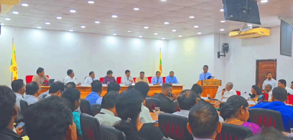 பாராளுமன்ற உறுப்பினர்களிடையே கடும் வாக்குவாதம்
