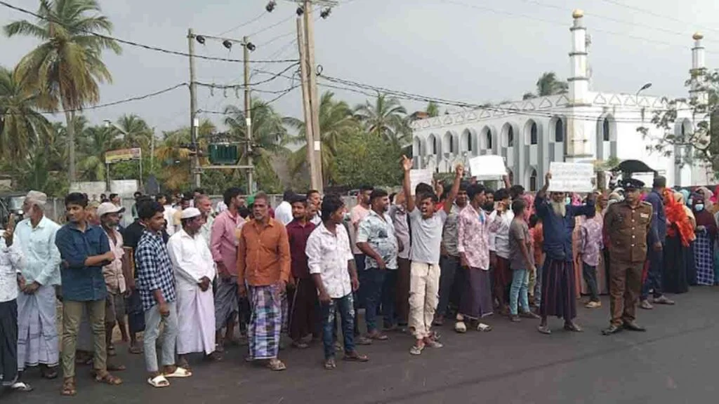 வெள்ள நிவாரண கொடுப்பனவில் பாகுபாடு – முந்தல் பகுதியில் எதிர்ப்பு ஆர்ப்பாட்டம்