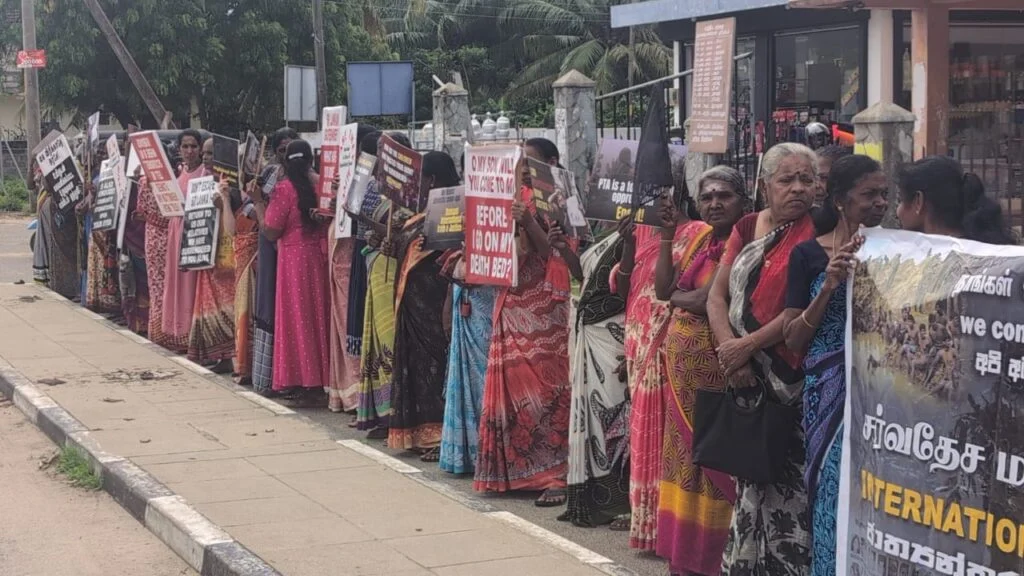 அம்பாறையில் வலிந்து காணமலாக்கப்பட்ட உறவுகள் கவனயீர்ப்பு போராட்டம்