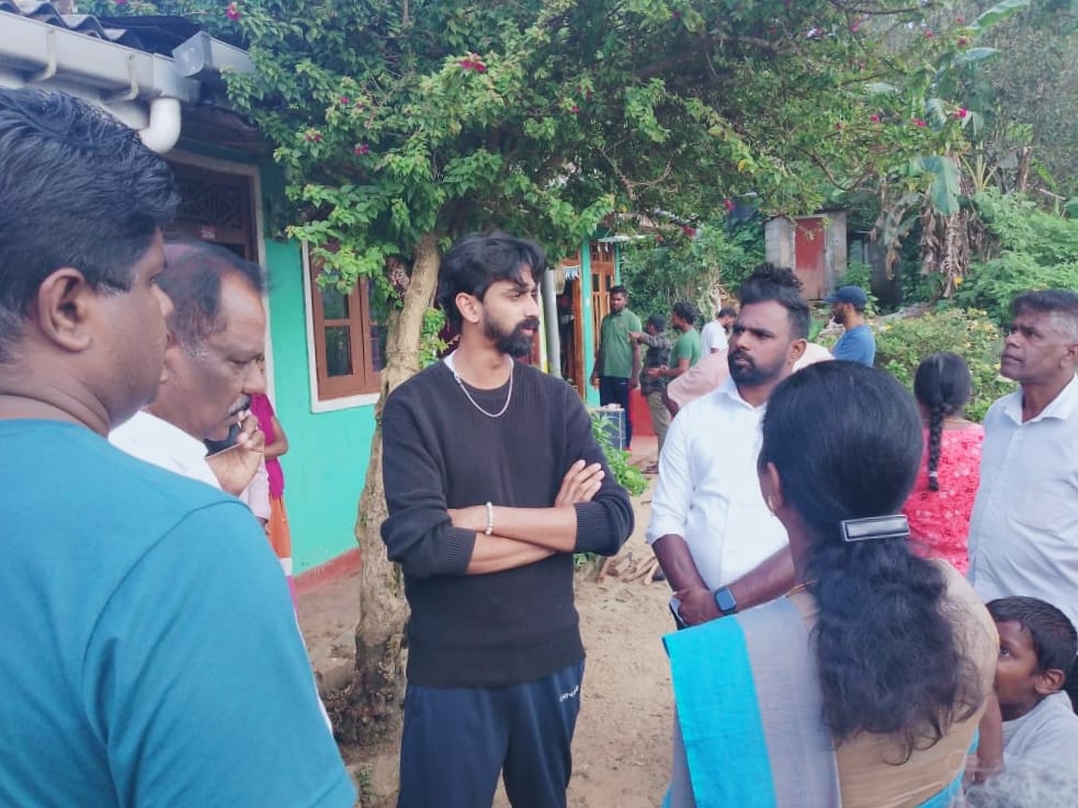 அக்கரபத்தனை பகுதியில் வெள்ளத்தால் பாதிக்கப்பட்ட மக்களை பார்வையிட்ட ஜீவன் தொண்டமான்