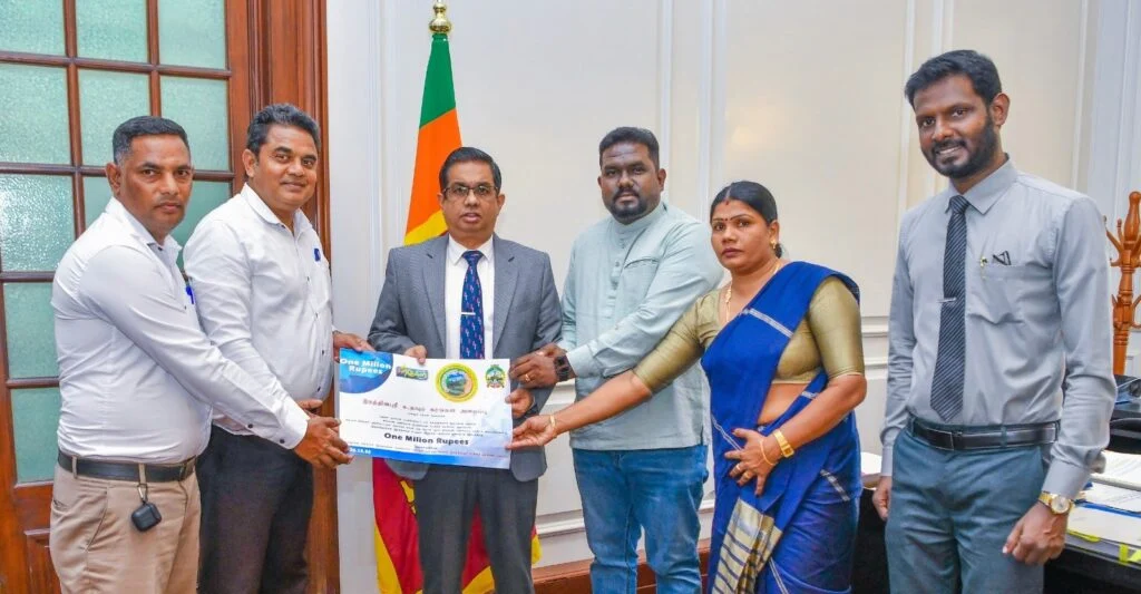 மலையக மக்களினால் ‘Rebuilding Sri Lanka’ நிதியத்திற்கு நிதி நன்கொடை