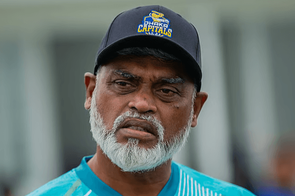 “பங்களாதேஷ் பிரீமியர் லீக்கில் டாக்கா கேபிடல்ஸ் அணியின் பயிற்சியாளர் மைதானத்தில் மயங்கி விழுந்து காலமானார்”