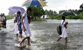 சீரற்ற வானிலையால் சுமார் 1000 பாடசாலைகள் பாதிப்பு!