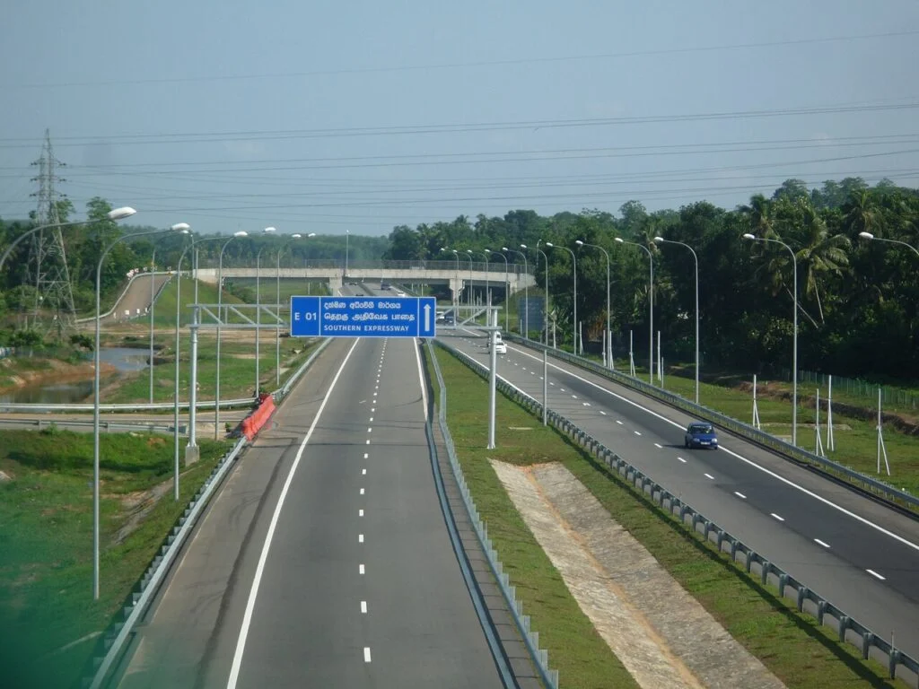 ஒரே நாளில் அதிவேக நெடுஞ்சாலைகளின் வருமானம் ரூ. 61 மில்லியனைத் தாண்டியது.