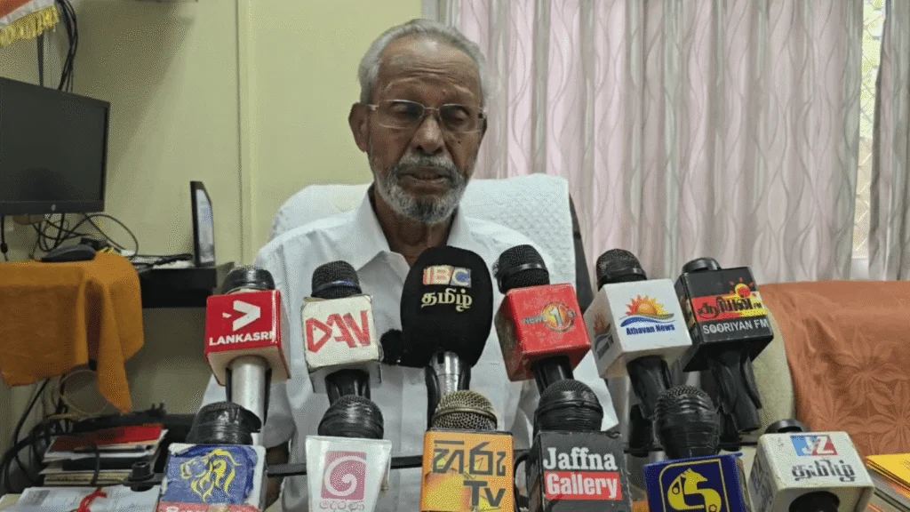 கஜேந்திரகுமார் மாகாண சபைத் தேர்தலில் போட்டியிடுவது சுய முரண்பாடு