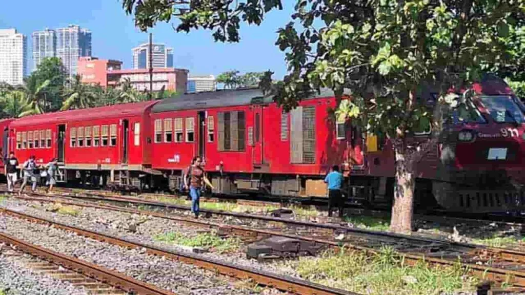 கொழும்பில் ரயில் ஒன்று தடம்புரள்வு
