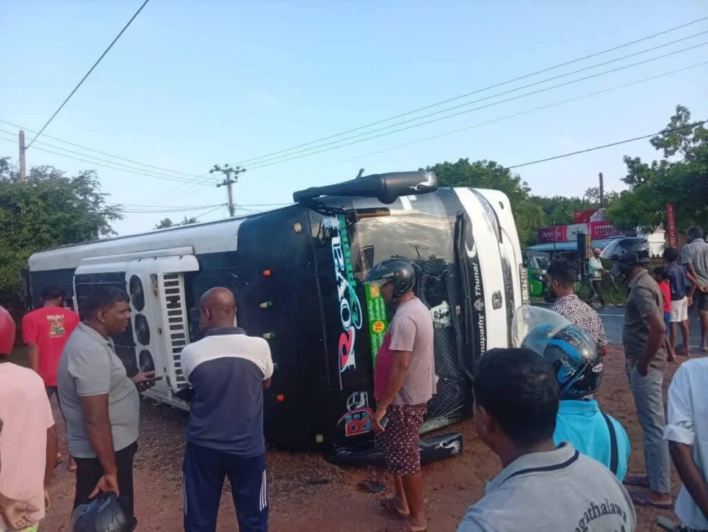 அக்கரைப்பற்று – திருகோணமலை தனியார் பேரூந்து விபத்து