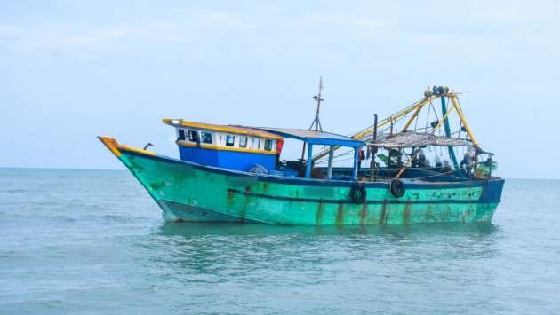 திக்கோவிட்ட மீன்பிடி துறைமுகத்திற்கு மீன்பிடி படகு