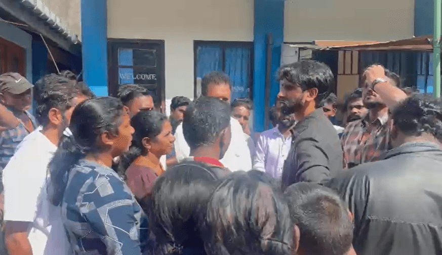 அக்கரபத்தனையில் ஜீவன் தொண்டமானால் நிவாரணம் வழங்கி வைப்பு