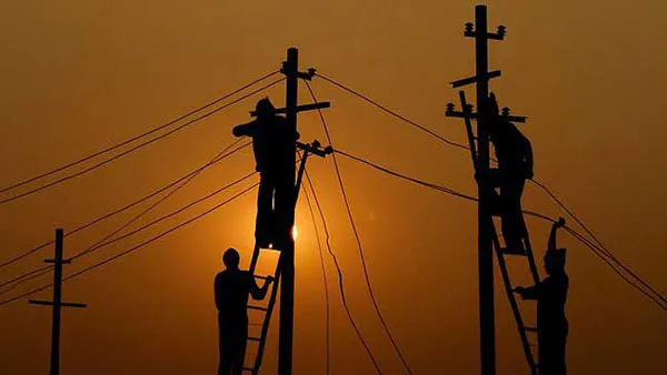 தாமாக முன்வந்து ஓய்வுபெற விண்ணப்பித்த ஊழியர்கள் கடும் நெருக்கடியில்