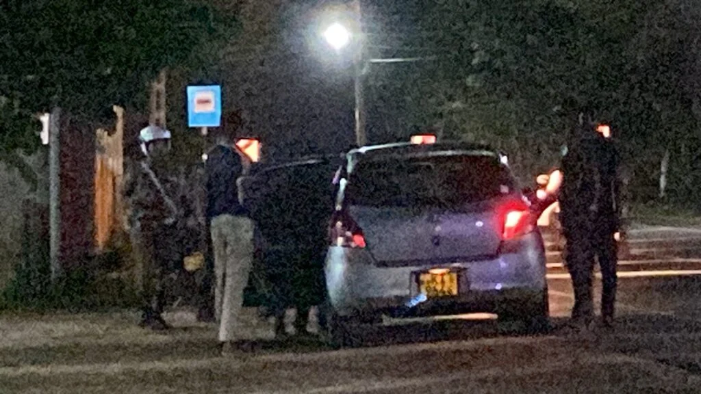 களுவாஞ்சிகுடியில் பொலிஸாருக்கும் இளைஞர்களுக்குமிடையே வாக்குவாதம்